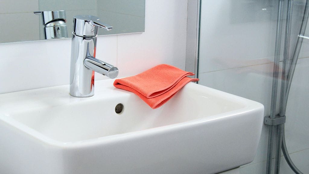 Säilytätkö kylpyhuoneessa jo kertaalleen käytettyä mikrokuituliinaa?