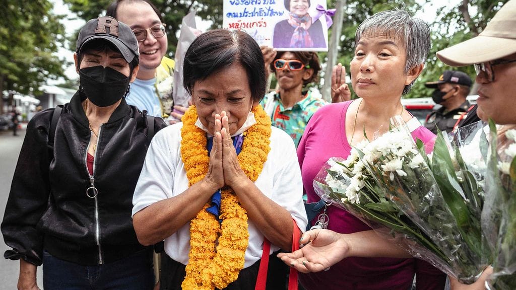 Preelert armahdettiin kuninkaan syntymäpäivän vuoksi.