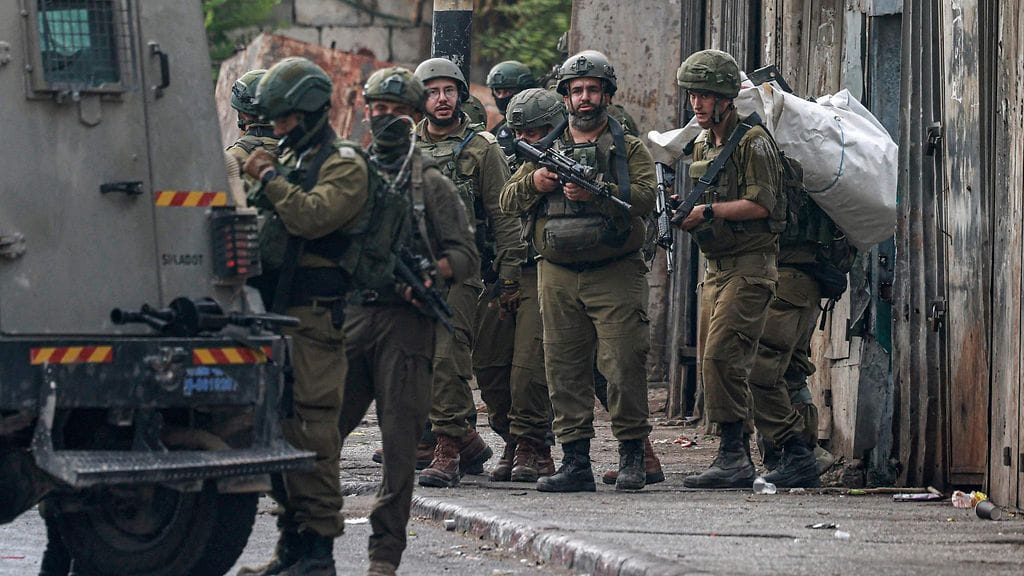 Evakuoitaville perheille luvataan runsaasti humanitaarista apua, jonka toimittamista järjestetään parhaillaan.