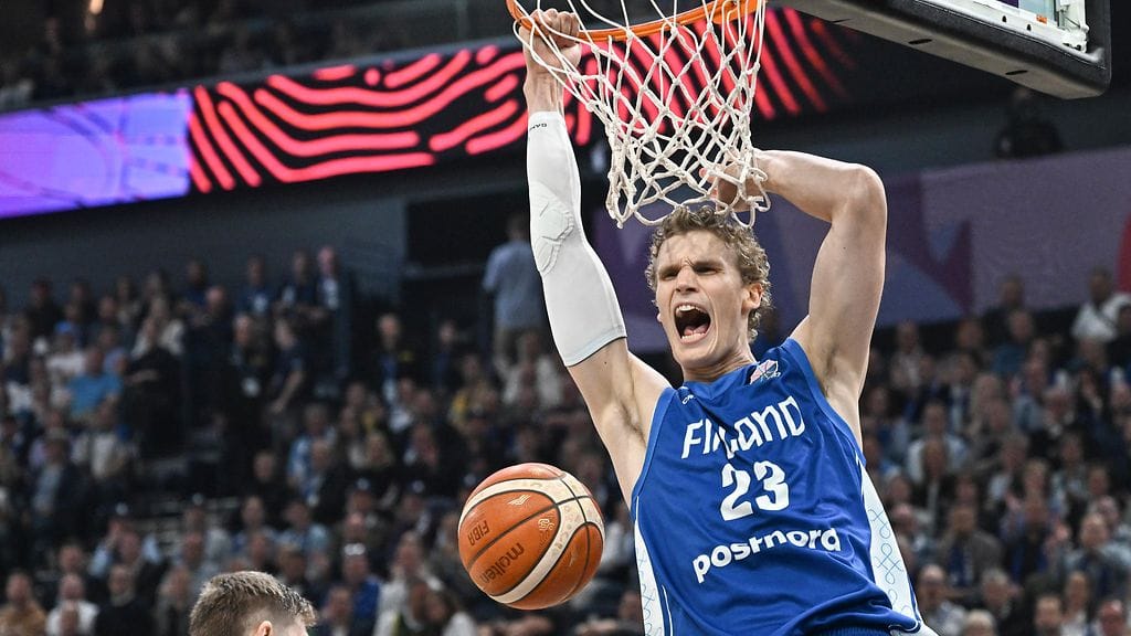 Lauri Markkanen sai kritiikkiä Ruotsista.