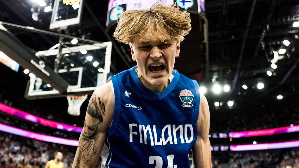 Miikka Muurisen tähtihetki keskiviikkona: Villit tuuletukset donkin jälkeen.