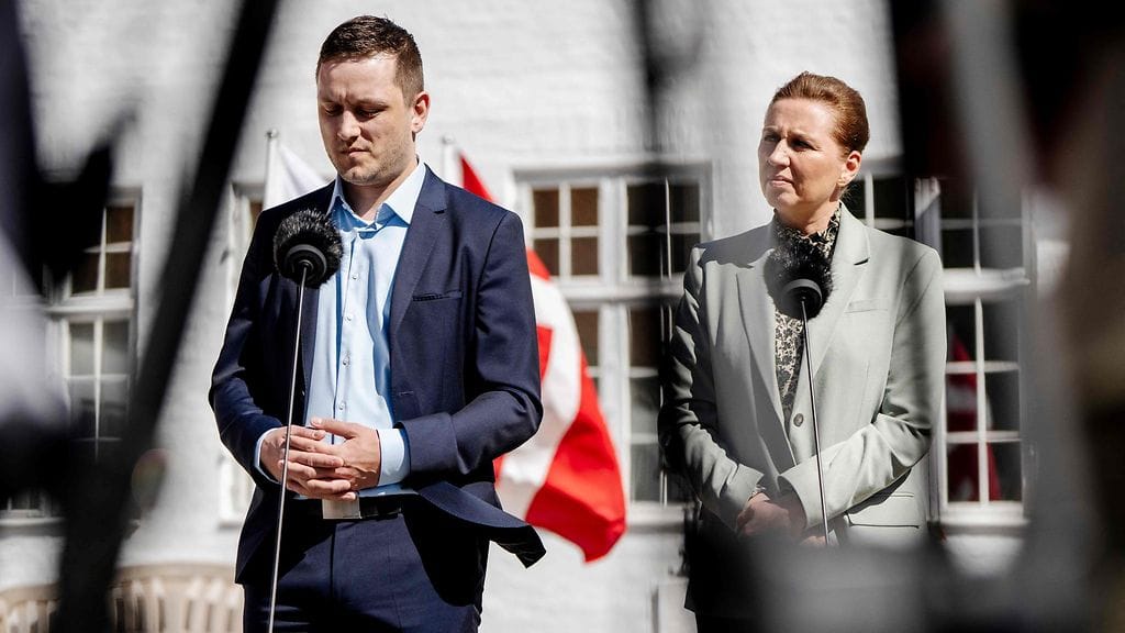 Grönlannin pääministeri Jens-Frederik Nielsen (vas.) ja Tanskan pääministeri Mette Frederiksen pitivät tiedotustilaisuuden Tanskan Kööpenhaminassa keskiviikkona 27. elokuuta.