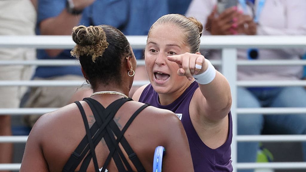Jelena Ostapenko ja Taylor Townsend ottivat tulisesti yhteen.