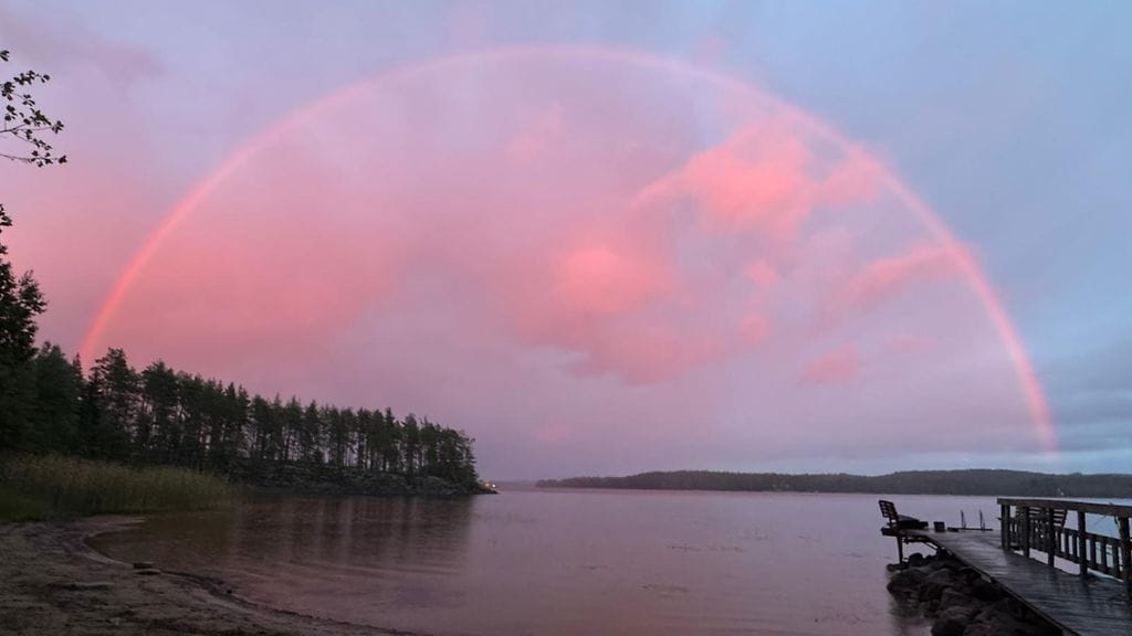LUKIJAN KUVA Vaaleanpunainen sateenkaari Puumala