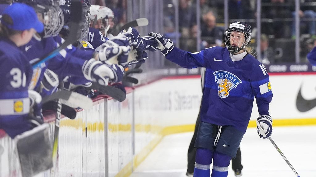 Elisa Holopainen teki hattutempun Tshekin verkkoon.