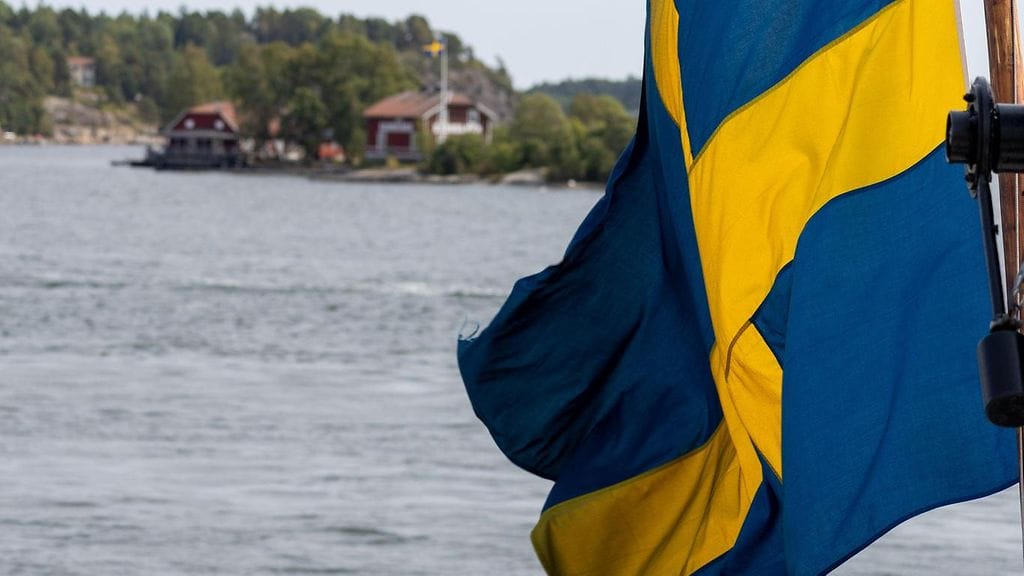 Ruotsi rakentaa vedenalaisia aluksia käytettäväksi muun muassa tiedusteluun Itämerellä. Kuvituskuvassa Ruotsin lippu.