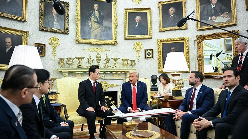 Kuvituskuva. Trump ja Etelä-Korean presidentti Lee Jae Myung Oval Officessa Valkoisessa Talossa 25. elokuuta 2025