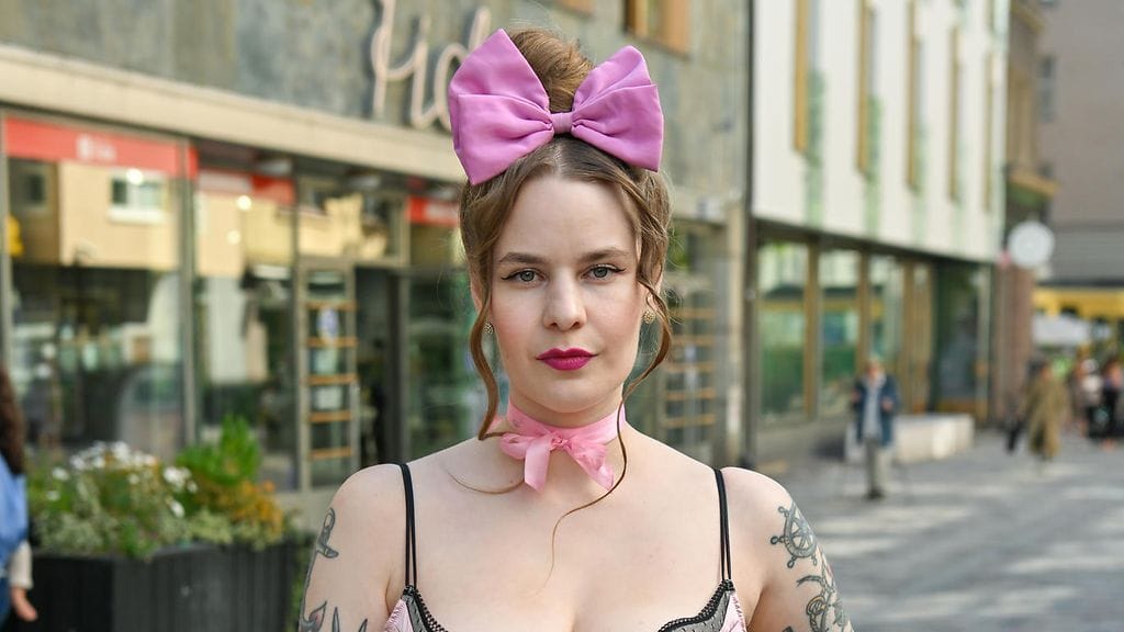 Ina Mikkola kuvailee edesmenneen Aaro Teikarin olleen suomiräppärinä täysin omanlainen artisti, joka erottui edukseen