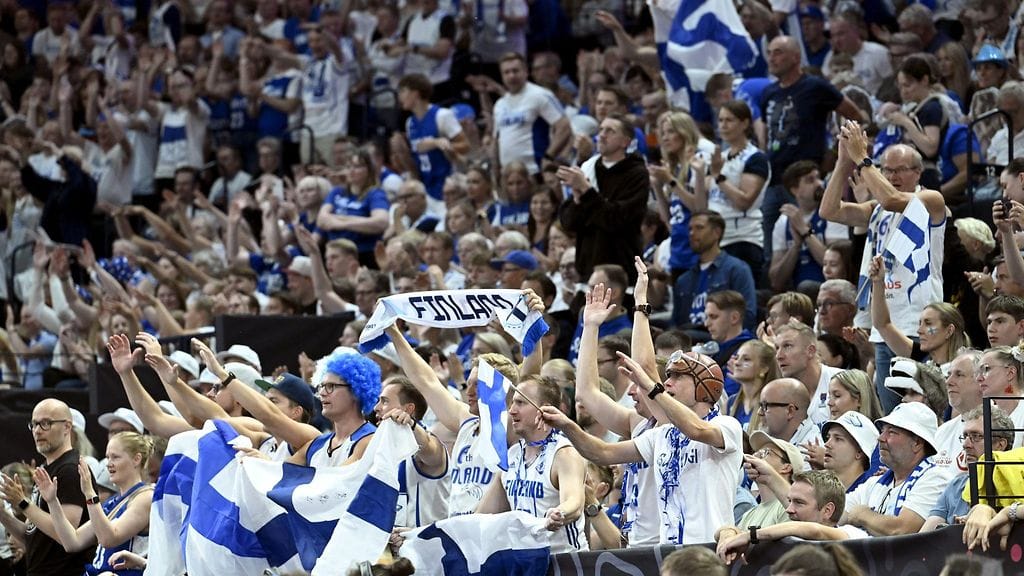 Susijengin EM-otteluissa Tampereen Nokia Arenassa on vallinnut paikoin hurja karnevaalitunnelma.