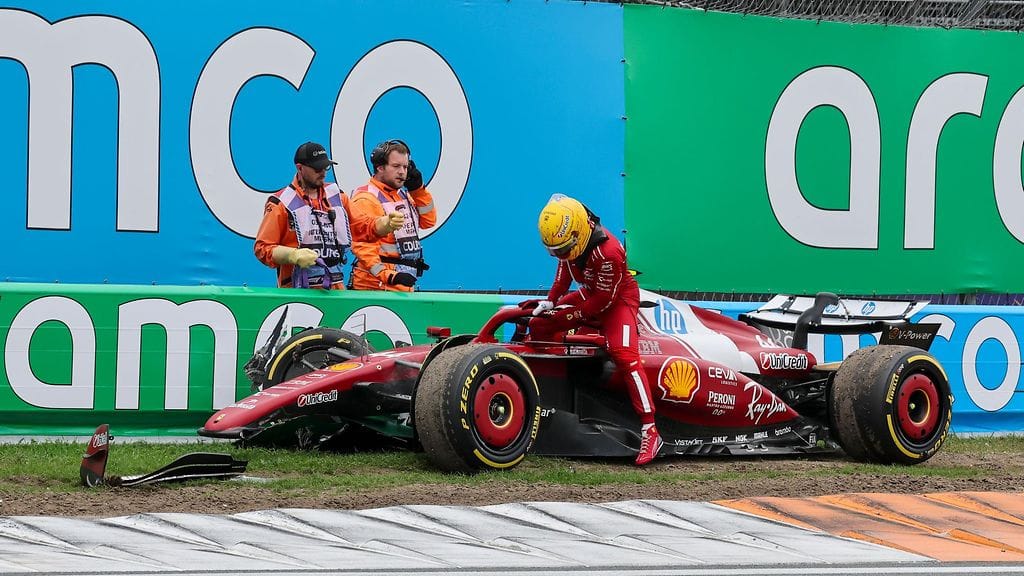 Lewis Hamiltonin kisa Hollannissa päättyi keskeytykseen.