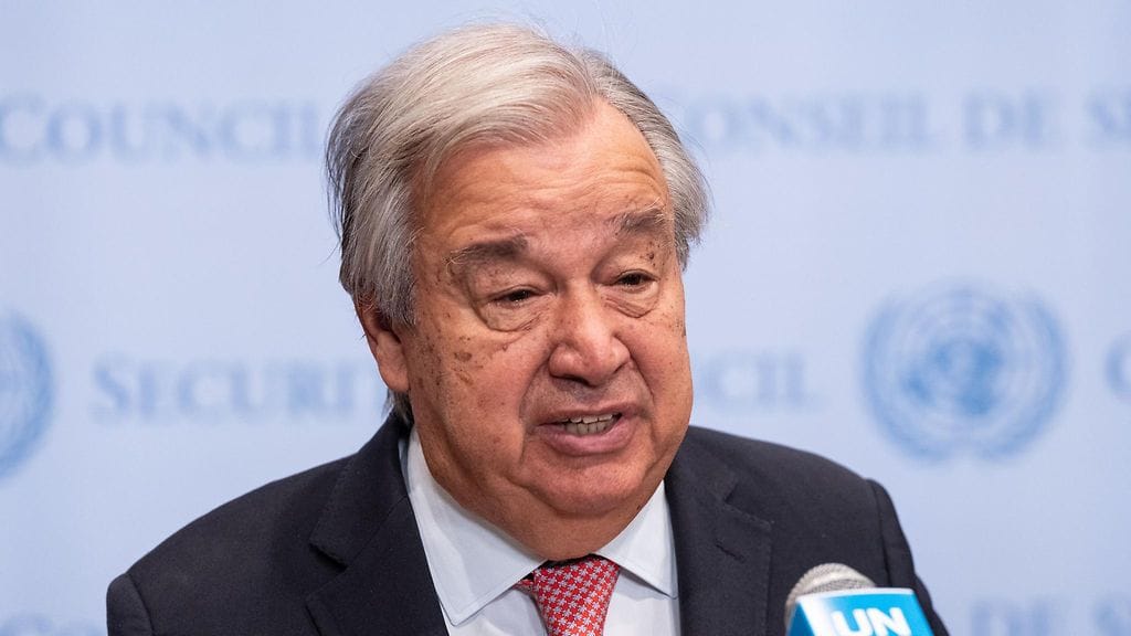 Pääsihteeri vaati myös, että kaikki muut Jemenissä viime vuosina mielivaltaisesti kiinni otetut ihmiset vapautetaan.