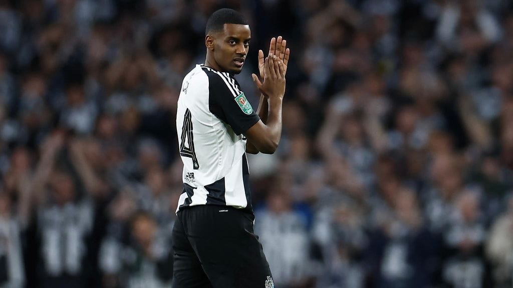 Alexander Isak, 25, sai tahtonsa läpi ja siirtyy Liverpool-paitaan.