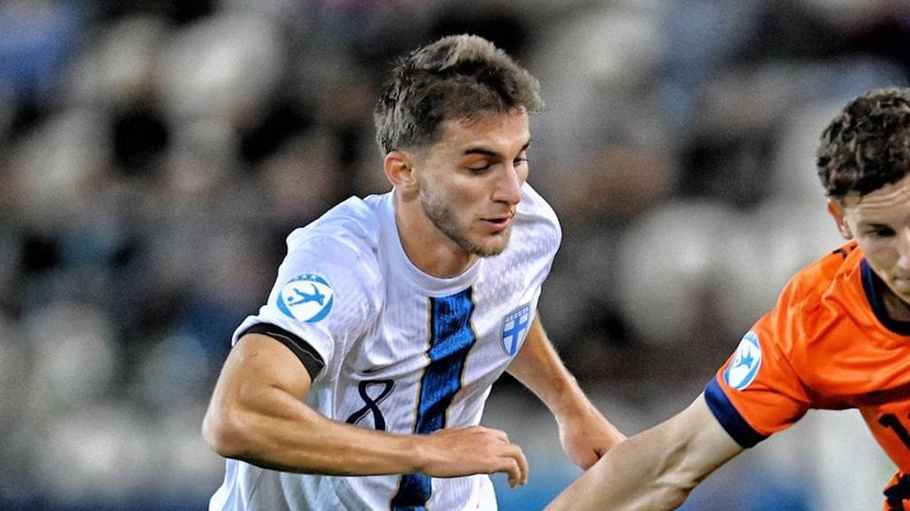 Adam Marhiev, 23, matkustaa Saksaan lääkärintarkastusta varten.