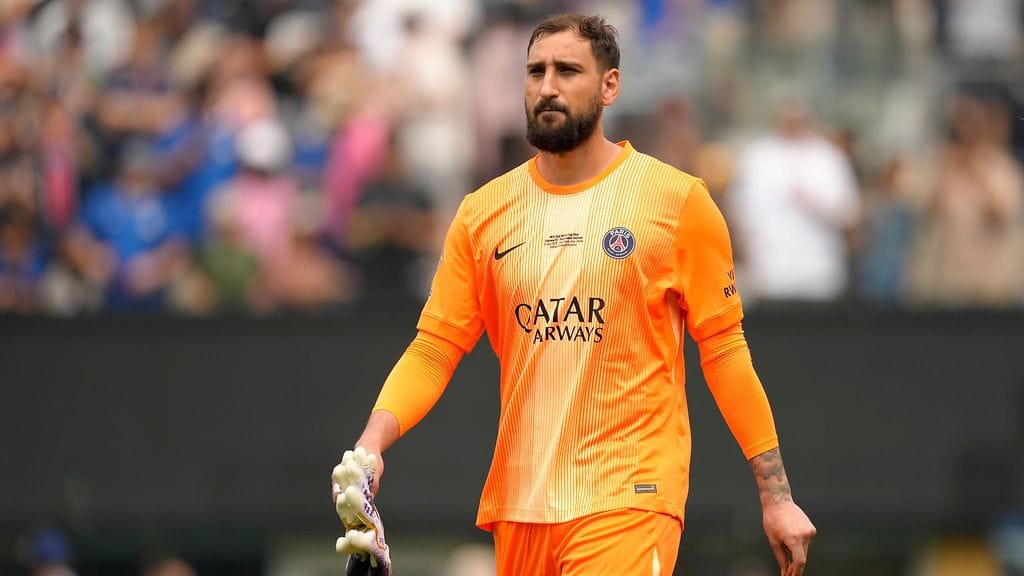 Gianluigi Donnarumma, 26, jatkaa uraansa Manchester Cityn tolppien välissä.