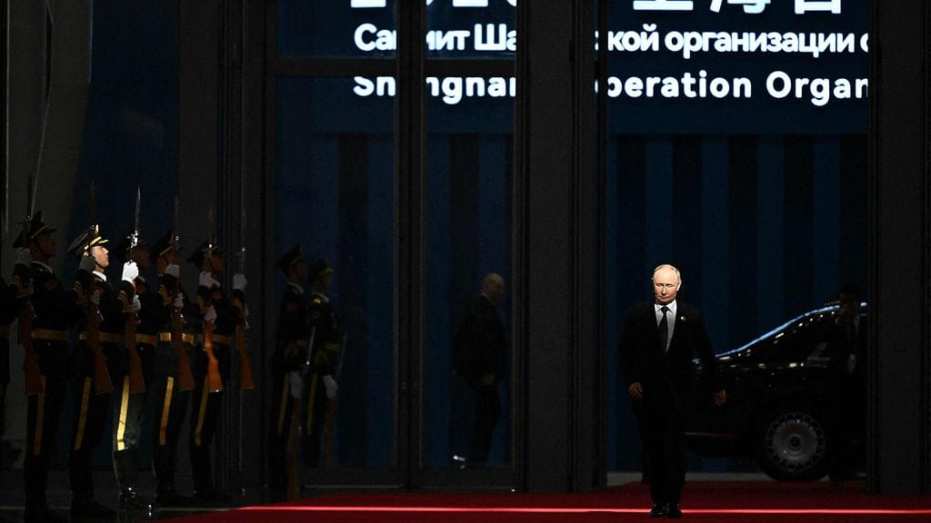 Tässä Venäjän valtiollisen Sputnik-uutistoimiston julkaisemassa kuvassa Venäjän presidentti Vladimir Putin osallistui Shanghain yhteistyöjärjestön (SCO) huippukokoukseen Tianjinissa Kiinassa.