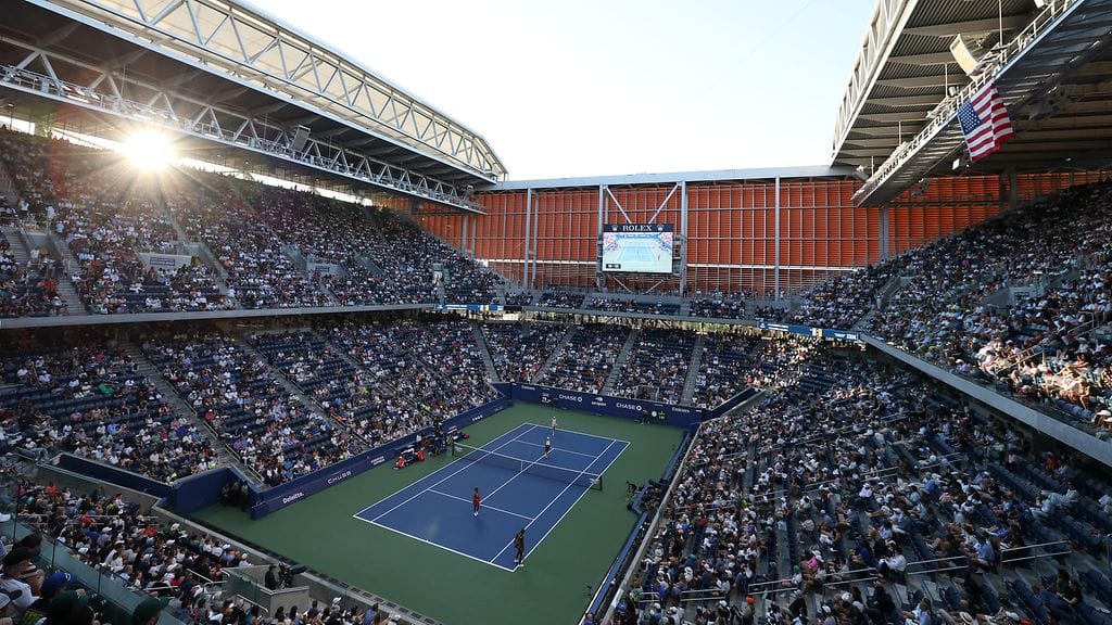 Yhdysvaltain avoimissa puhkesi kohu, kun puolalainen miljonääri vei nuorelta pojalta lippalakin.