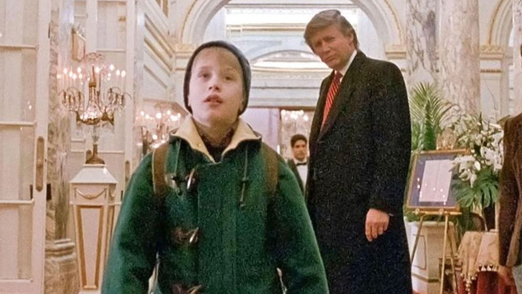 AOP Donald Trump ja Macaulay Culkin Plaza Hotellissa elokuvassa Yksin kotona 2 – Eksynyt New Yorkissa.