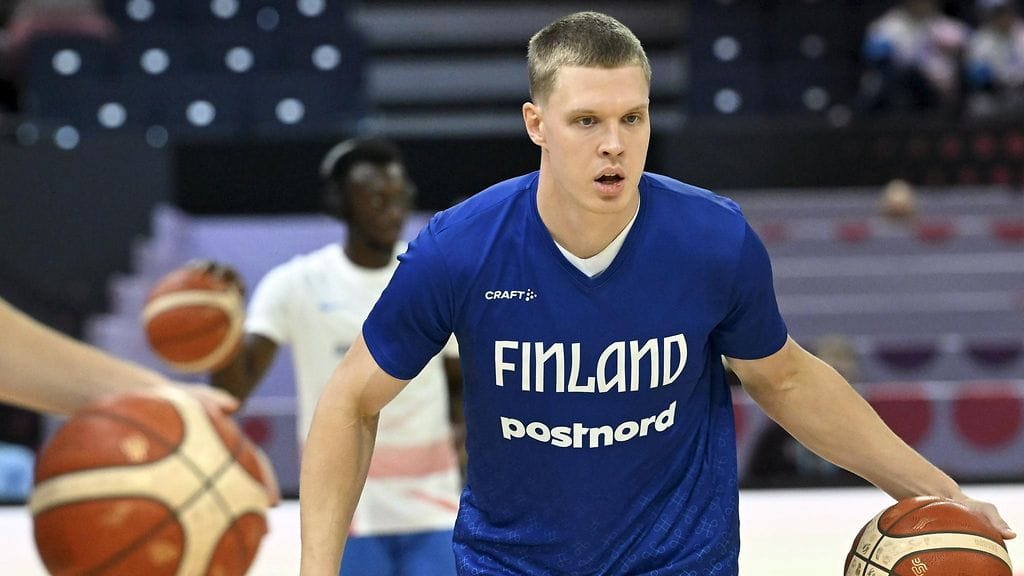 Elias Valtosella on keskiviikkoiltana edessä hikinen urakka.