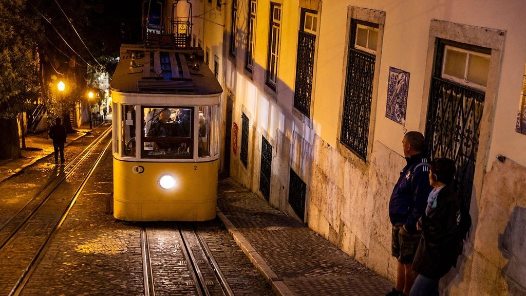 AOP Lissabon ja Gloria-funikulaari.