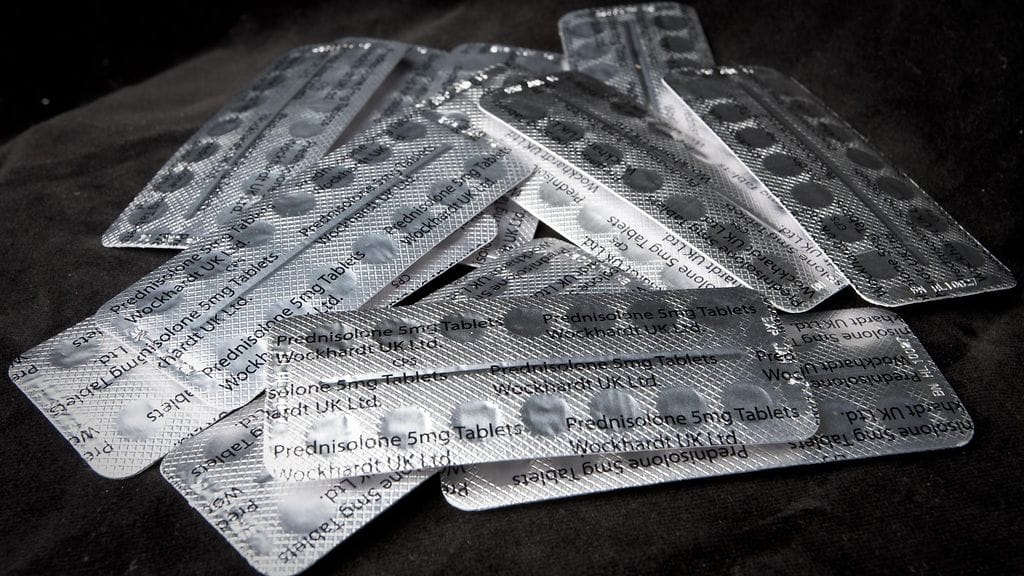 Kuvassa Isossa-Britanniassa valmistettuja Prednisoloni-tabletteja.