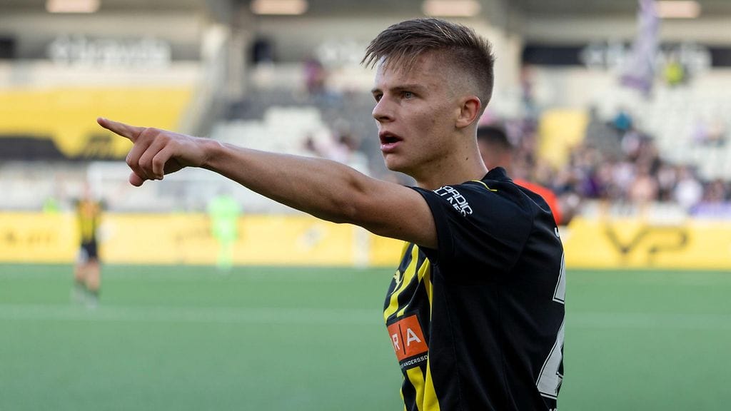 Adrian Svanbäck paukutti San Marinon verkkoon hattutempun.