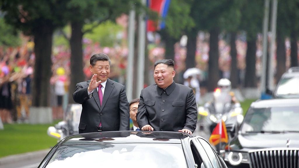 Kinan presidentti Xi Jinping ja Pohjois-Korean johtaja Kim Jong-un Pekingissä keskiviikkona.