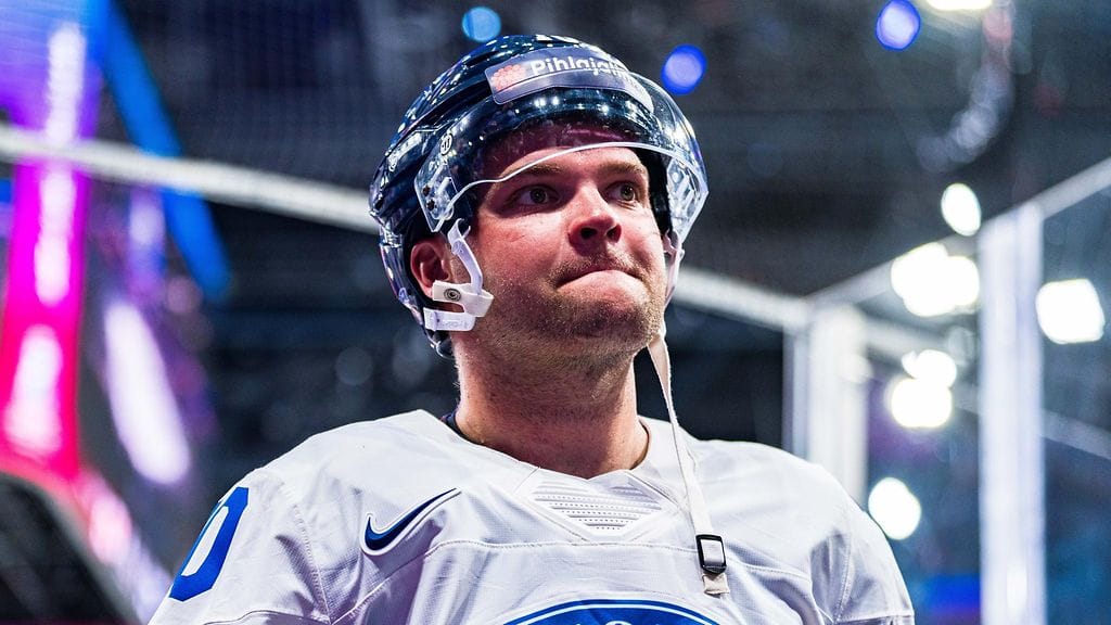 Teemu Hartikainen leijonapaidassa.