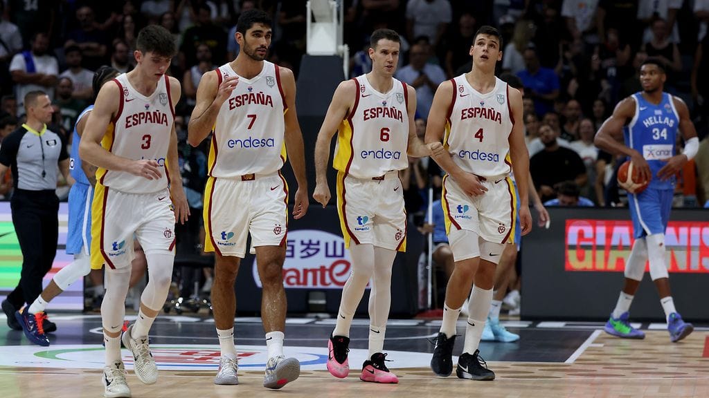 Hallitseva Euroopan mestari Espanja putosi EM-kisoista jo alkulohkossa.