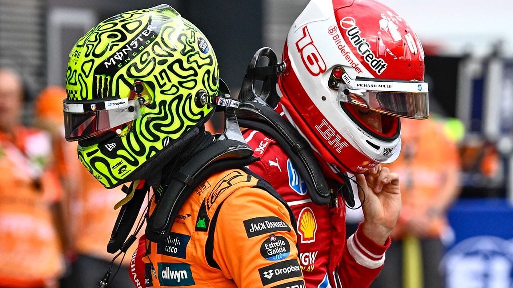 Lando Norris (vas.) ja Charles Leclerc (oik.) ajoivat kolmansissa harjoituksissa lähes samaa vauhtia.