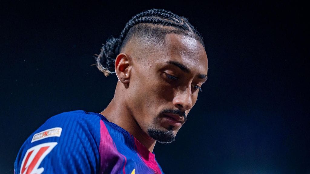 FC Barcelonan tähtipelaaja Raphinha raivostui poikansa kohtelusta Disneylandissa.