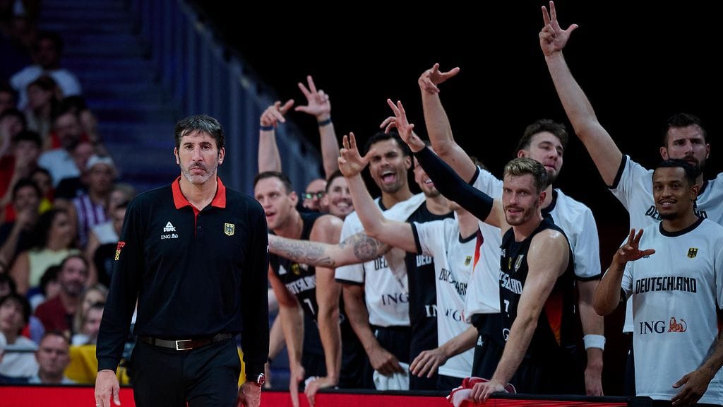 Saksan päävalmentaja Alex Mumbru ei toimi enää joukkueensa päävalmentajana EM-kisoissa.