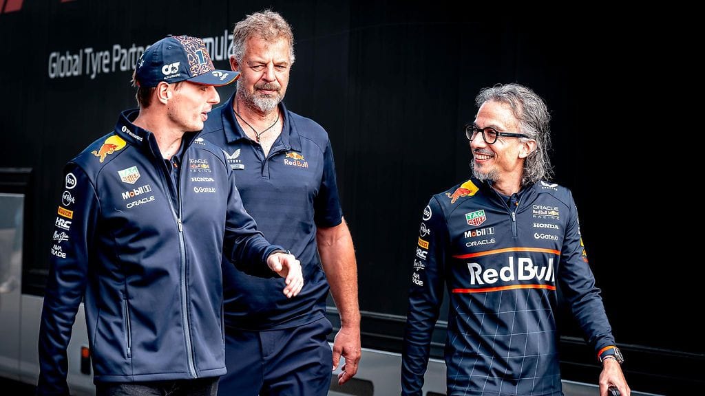 Max Verstappen on ollut tyytyväinen tallipomo Laurent Mekiesin (oik.) alkuun Red Bullilla.