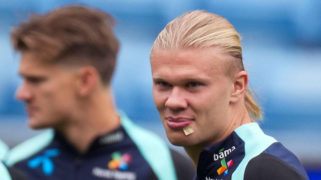 Norjan supertähti Erling Haaland sai osuman bussin ovesta.