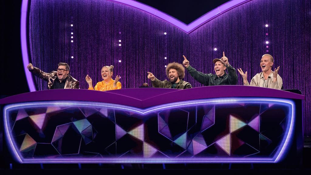 masked_singer_suomi_s7_eps2_035_janne_kataja_jenni_poikelus_viki_eerikkila_kopi_kallio_benjamin_peltonen_kuvaaja_saku_tiainen