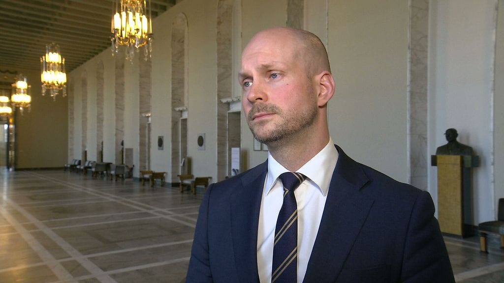 Valtiovarainvaliokunnan verojaoston puheenjohtaja Ville Valkonen (kok.) puolustaa verohuojennusta, jolla houkutellaan kovatuloisia erityisasiantuntijoita Suomeen.