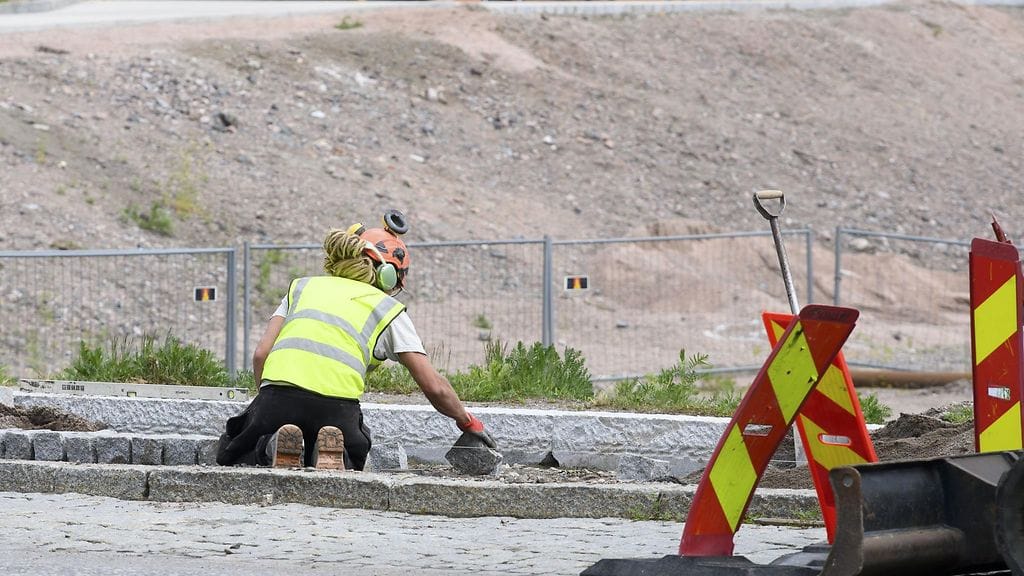 Myös syvässä suhdannenotkossa kärvistelleen rakennusalan tilanne näyttää olevan helpottamassa.