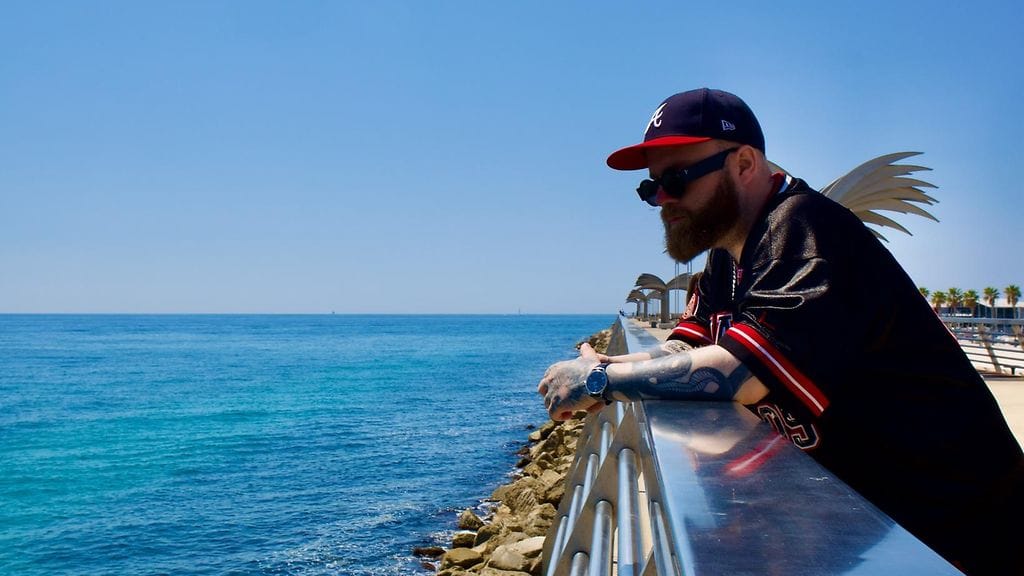 Edesmenneen Ex-Tuuttizen kappale Kurvaan/tienaan julkaistiin 12. syyskuuta.