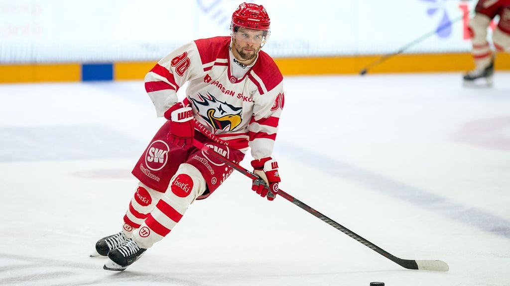 Kärppiä vastaan kahdesti maalannut Kalle Miketinac on sivussa Sportin kokoonpanosta.