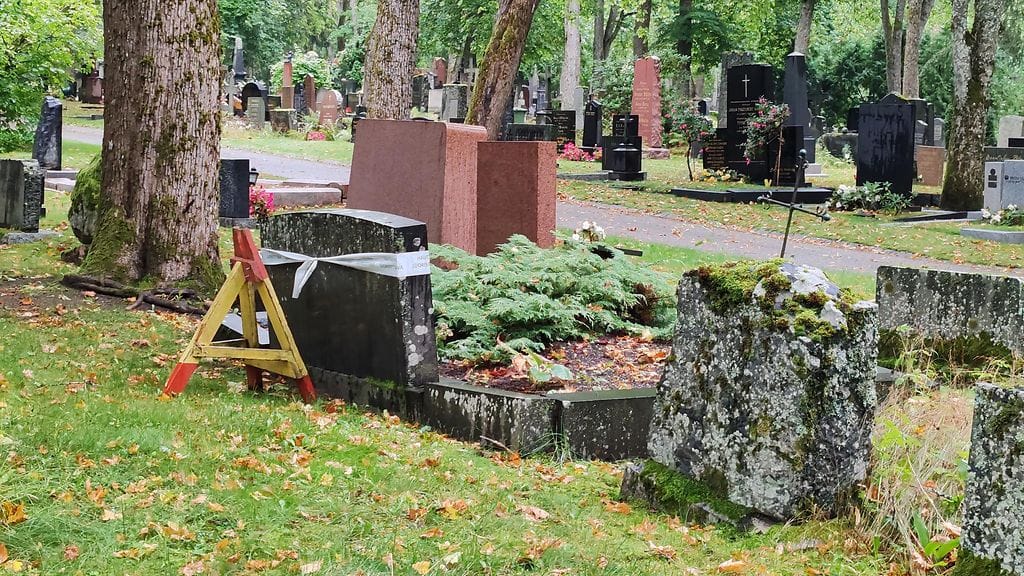 Turun pakastetut vainajat hautakivi