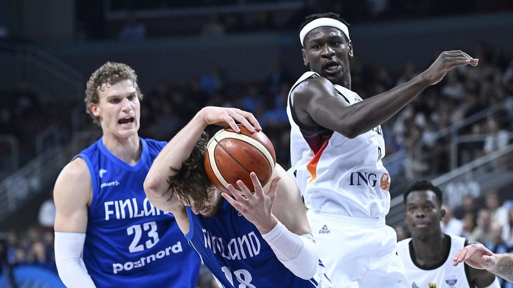 Suomi ei anna periksi, vaikka Saksa painaa niskan päälle.