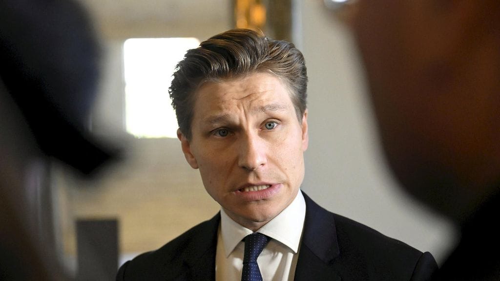 Arkistokuva. Antti Häkkänen (kok.) on tehnyt 11 kielteistä lupapäätöstä EU- ja ETA-alueiden ulkopuolelta tulevien ostajien kiinteistöhankinnoissa.