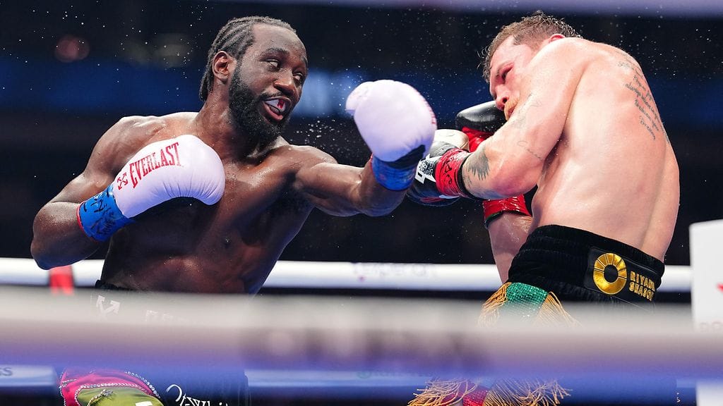 Terence "Bud" Crawford (vas.) hallitsi valtavat mittasuhteet saaneen MM-ottelun tapahtumia.