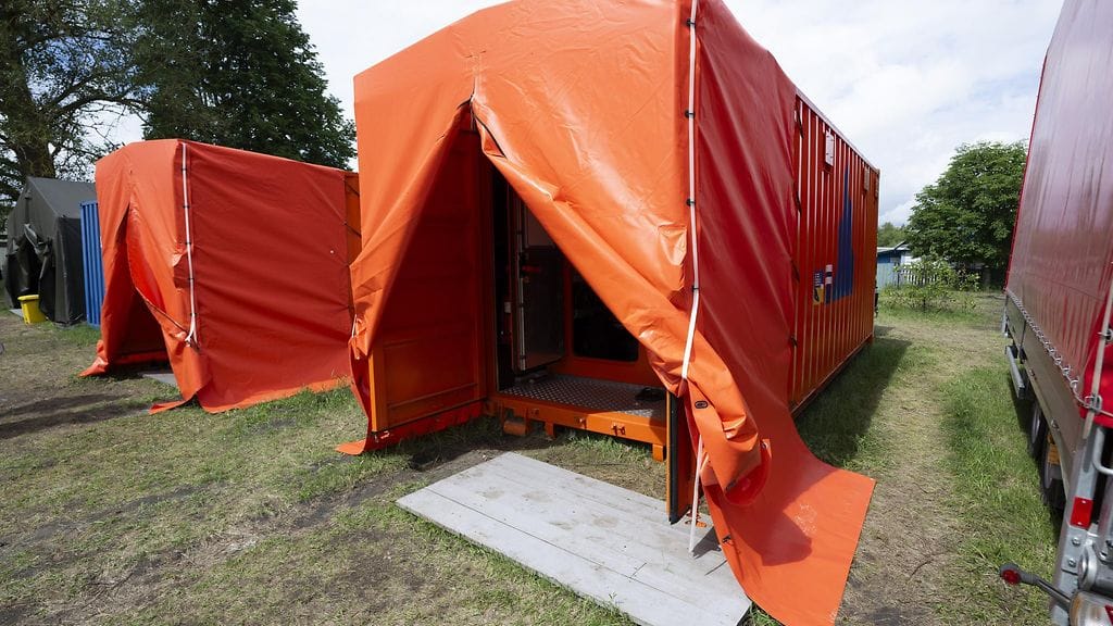 Ukrainalaisten pelastajien elämää helpottamaan on lähetetty Suomesta useita Nokian Metallirakenne -yhtiön suojakontteja, joihin työntekijät voivat majoittua maastossa ja rintaman lähellä.