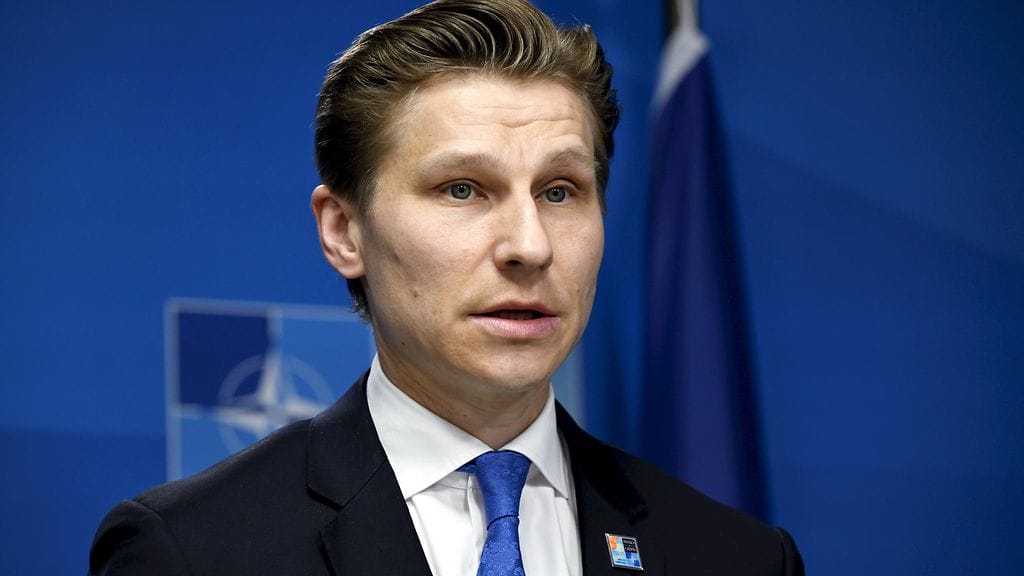 Puolustusministeri Antti Häkkänen järjestää tiedotustilaisuuden perjantaina.