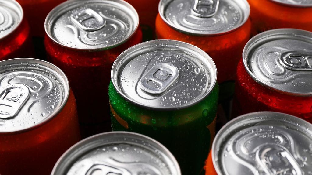 Muun muassa sokeripitoisia limuja kulutetaan tutkimuksen mukaan enemmän, kun lämpötila nousee.