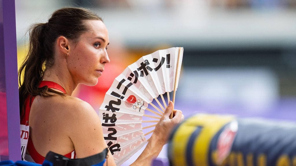 Norjan Lene Retzius joutui odottelemaan pitkään omaa suoritustaan naisten seiväskarsinnassa.