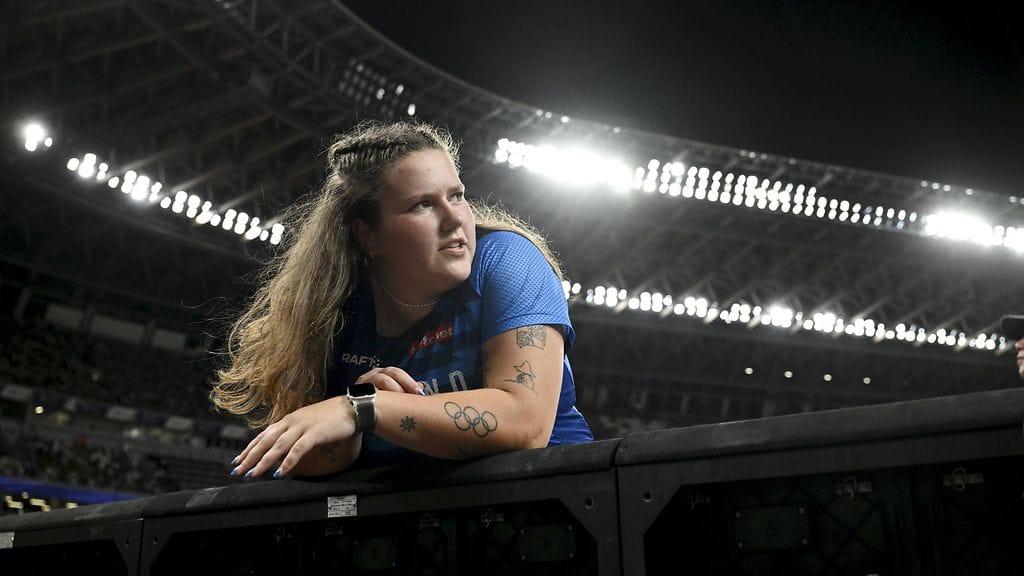 Silja Kosonen pohti MM-finaalin aikana, miten saisi lekan lentämään pidemmälle.