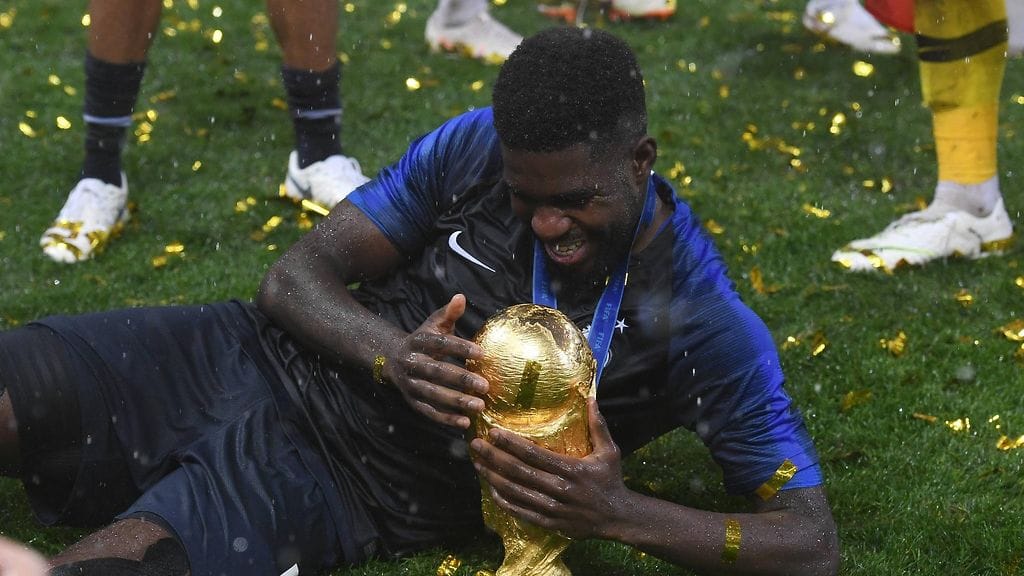 Samuel Umtiti on päättänyt ripustaa nappulakengät naulaan.