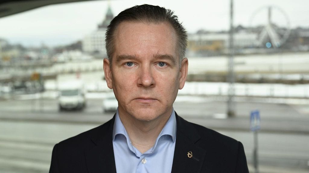 Kemianteollisuus ry:n toimitusjohtaja Mika Aaltoa ei hymyilytä.