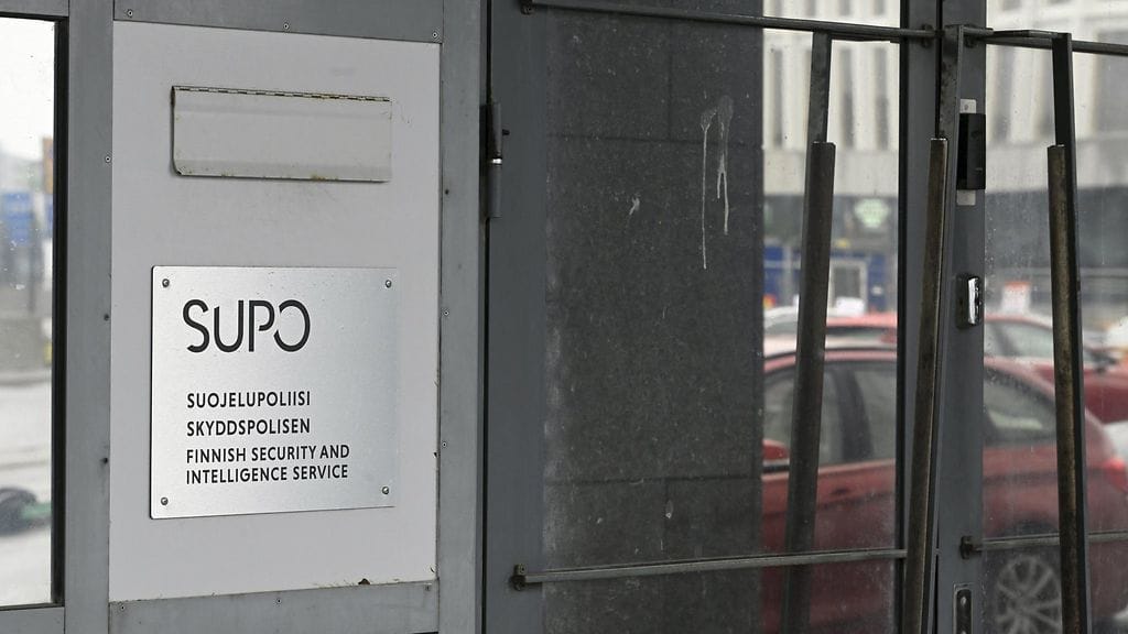 Valiokunta kuulee supoa normaalisti useita kertoja vuodessa ja seuraa myös julkista keskustelua.